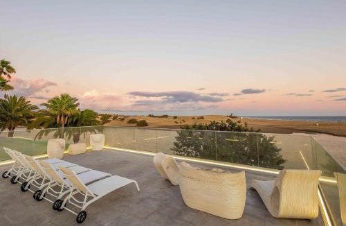 Meloneras House | Seafront villa with jacuzzi