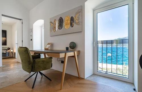 Tomicici House | Seafront villa with private pool !