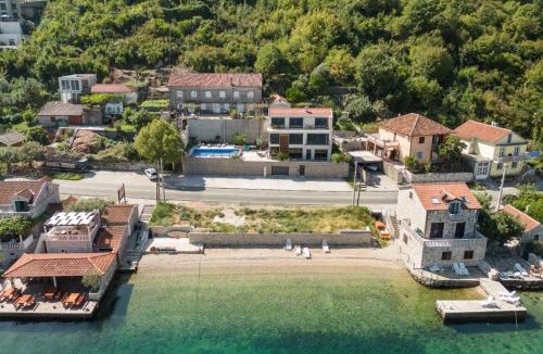 Donja Kostanjica Villa | Seafront Villa with Private Beach & Pool in Kotor Bay, Villa Viborg