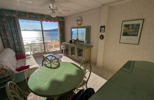 Juan-les-Pins Apartment | Seafront with feeric view top floor sleeps 4