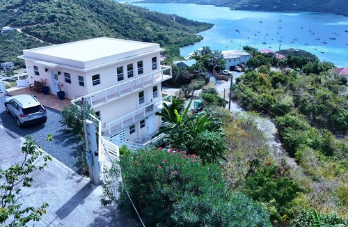 Seagrape Hill House | Seagrape Views in Coral Bay-Studio Apartment -Sleep 2