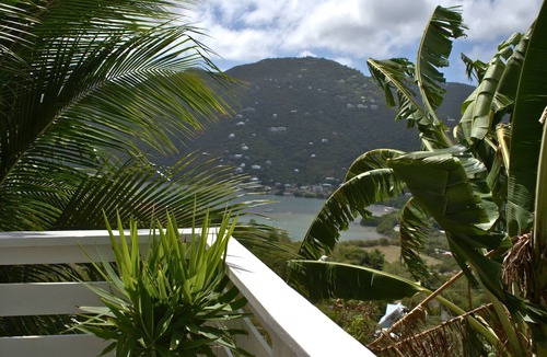 Seagrape Hill House | Seagrape Views in Coral Bay-Studio Apartment -Sleep 2