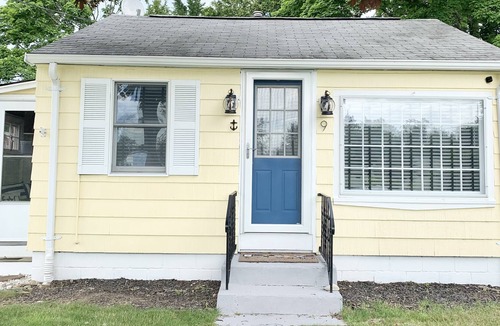 Mattapoisett Center Cottage | Seahorse Cottage- Walk to Beach