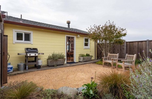 Marshall House | Seamist Studio | Cozy Coastal Getaway w/Bay Views