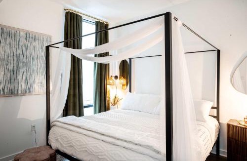 Seaport District Apartment | Seaport Apartment Fireplace Gym & Pool Access