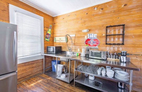 Historic Seaport Apartment | Seaport Suite - Steps from Duval Street