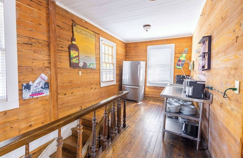 Historic Seaport Apartment | Seaport Suite - Steps from Duval Street