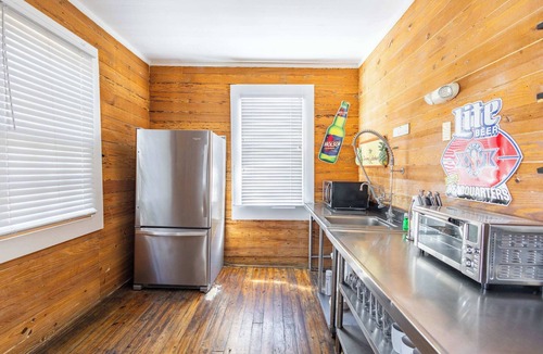 Historic Seaport Apartment | Seaport Suite - Steps from Duval Street