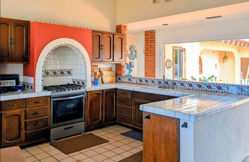 Lengueta Arenosa House | Searenity Keep an eye on kids. You: on patio with a refreshing beverage.
