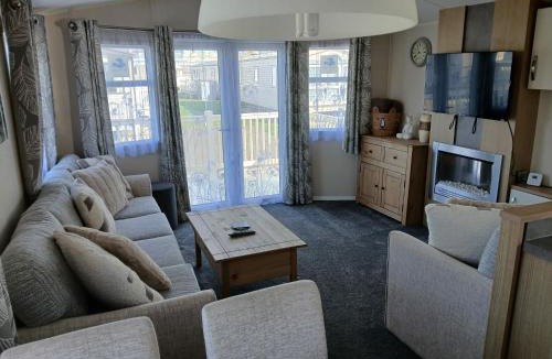 Ingoldmells Ski Chalet | Seascape - caravan next to Fantasy Island Ingoldmells, 2 dogs max - East Coast Holidays
