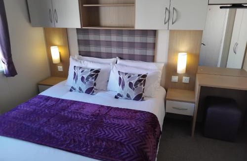 Ingoldmells Ski Chalet | Seascape - caravan next to Fantasy Island Ingoldmells, 2 dogs max - East Coast Holidays