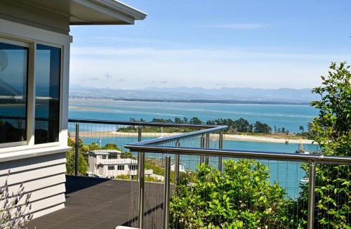 Stepneyville House | Seascape Villa - Nelson Waterfront Home