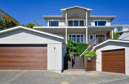 Stepneyville House | Seascape Villa - Nelson Waterfront Home