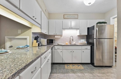 Jacksonville Beach Villa | Seashell Retreat/Stylish & Spacious/1 Blk to Beach