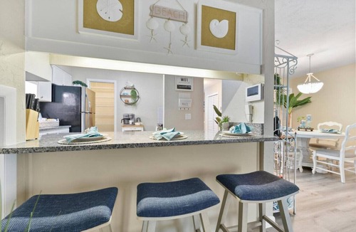 Jacksonville Beach Villa | Seashell Retreat/Stylish & Spacious/1 Blk to Beach