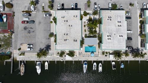 Marathon Apartment | Seashells Getaway - Boat Slip, Ramp, Pool