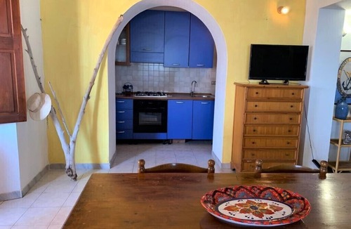 Lingua House | Seaside accommodation, furnished and equipped, within walking distance of the island's living room.