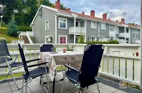Fevik Apartment | Seaside apartment 2 balconies & sea view Grimstad