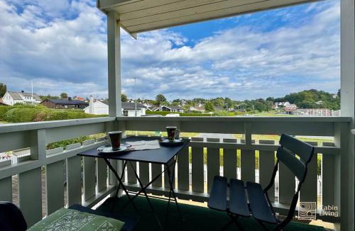 Fevik Apartment | Seaside apartment 2 balconies & sea view Grimstad