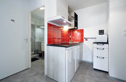 Serignan Apartment | Seaside Apartment with Pool