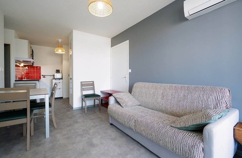 Serignan Apartment | Seaside Apartment with Pool