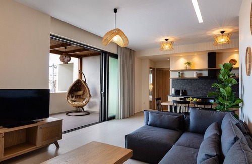 Adelianos Kampos Apartment | Seaside Apartment with Private Roof Garden & Jacuzzi - 100m from the Beach
