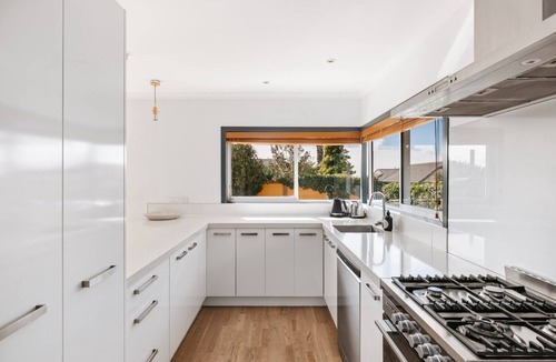 Mount Maunganui House | Seaside Beach Retreat - Outdoor living Ocean Views