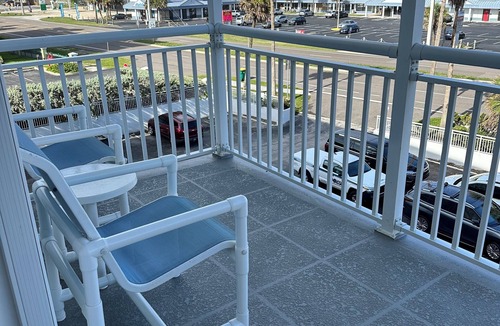 Satellite Beach Condo | Seaside Bliss 2BR Beach Condo