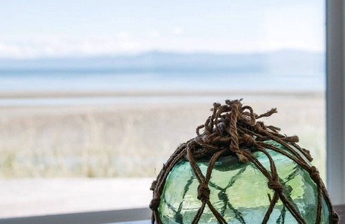 Regional District of Nanaimo House | Seaside bliss! 3-BR Beach House walk-on-waterfront. Ideal for family vacation.