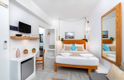 Kamari Hotel | Seaside Breeze