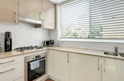 Dee Why Apartment | Seaside Escape Private Balcony BBQ