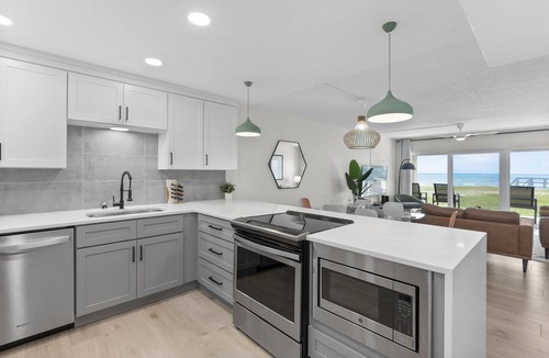 Satellite Beach Condo | Seaside Escape – Ground-Floor Condo with Panoramic Ocean Views, Steps to Beach & Pool 🏝️