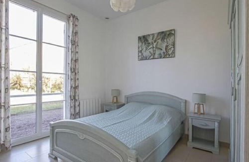 Sainte-Honorine-des-Pertes House | Seaside Escape for Families