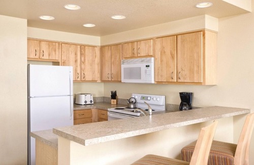 Seaside Resort | Seaside | Group Beach Getaway | Pool + Beach | 3BR Sleeps 8