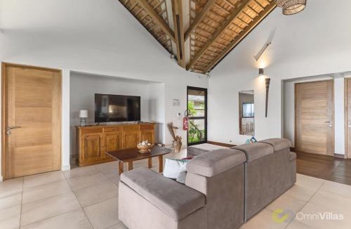 Temae Villa | Seaside Haven: Expansive 3BR Villa in Moorea