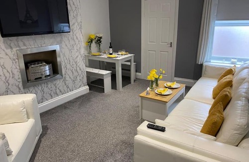 Westoe Apartment | Seaside House-Next to the Beach, Sleeps 6