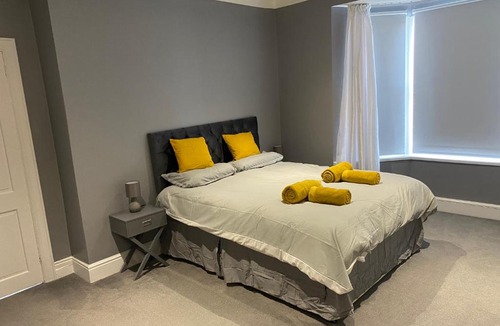 Westoe Apartment | Seaside House-Next to the Beach, Sleeps 6