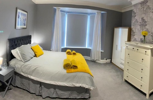 Westoe Apartment | Seaside House-Next to the Beach, Sleeps 6