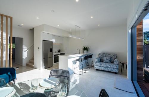 St. Clair House | Seaside Luxe in St Clair