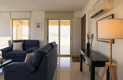 Pervolia Apartment | Seaside Luxury Flat Pervolia