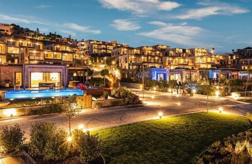 Gumbet Villa | Seaside Luxury Serviced 4 Bedroom Flat in Bodrum