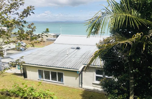 Rangiputa House | Seaside memories in Rangiputa at THE STAGGER INN