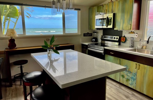 Ewa Cottage | Seaside paradise! Gorgeous view of the ocean from this beach house.