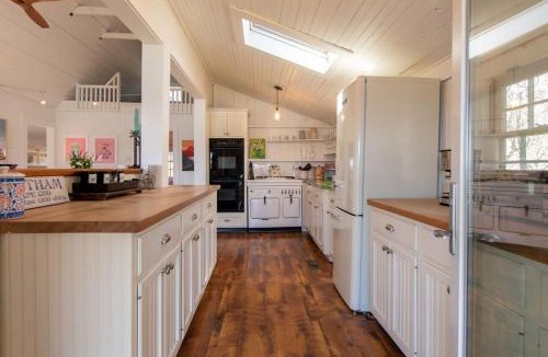 Eastham House | Seaside Retreat w Private Beach Landing
