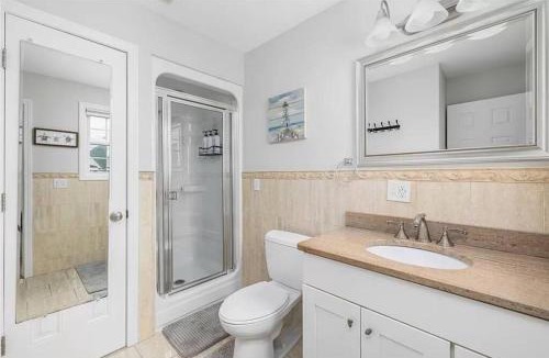 Warwick House | Seaside Serenity - Ocean view bliss near beach