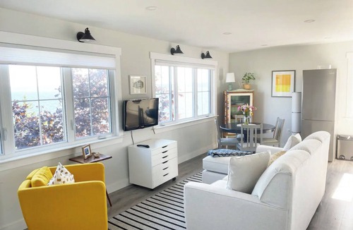 Prospect Bay Apartment | Seaside Splendor: Studio Apartment with Mesmerizing 180° Ocean View