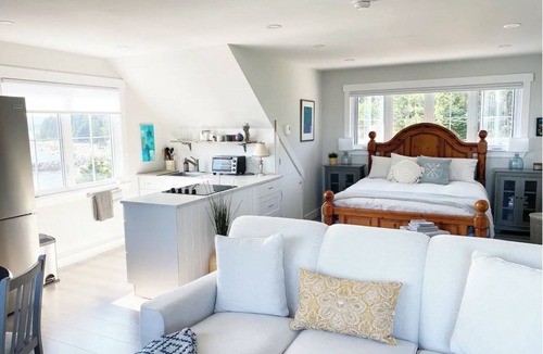 Prospect Bay Apartment | Seaside Splendor: Studio Apartment with Mesmerizing 180° Ocean View