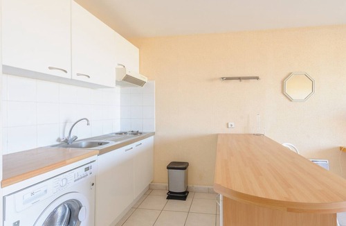Port District Apartment | Seaside studio for 2 in Châtelaillon-Plage with parking