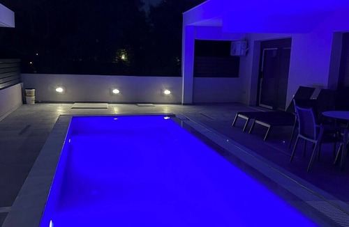 Episkopos Apartment | Seaside Suite 4 -Modern & Comfort