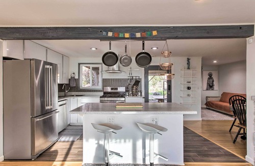 Mountlake Terrace House | Seattle Area Getaway ~ 5 Mi to Puget Sound!